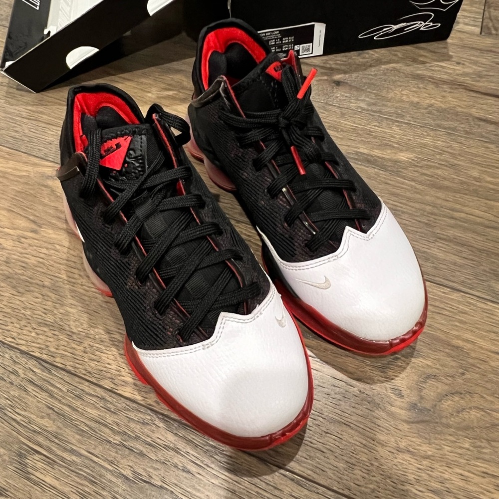 Nike Lebron youth basketball shoes